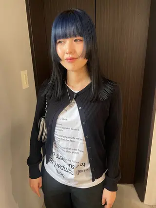 ミディアム カラー MIU/ルーツカラー 顔まわりレイヤーのヘアスタイル