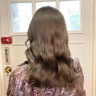 ミディアム BRITS 渡辺 菜々子のヘアスタイル