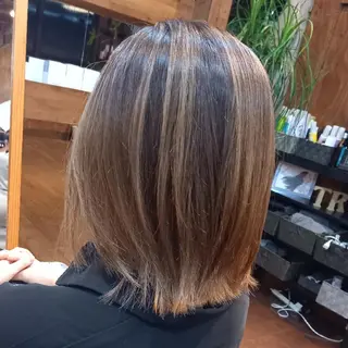 カラー 飯田 仁美のヘアスタイル