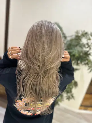 ロング カラー 大潮 梨奈のヘアスタイル