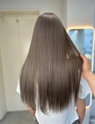 カラー GiseL さあや博多ハイトーンのヘアスタイル