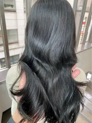 ロング カラー 廣瀬 奈緒のヘアスタイル