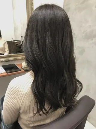 ロング カラー 山本 佳奈のヘアスタイル