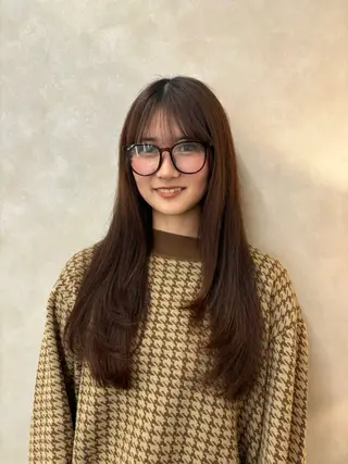 ロング ワイズミ モモカのヘアスタイル