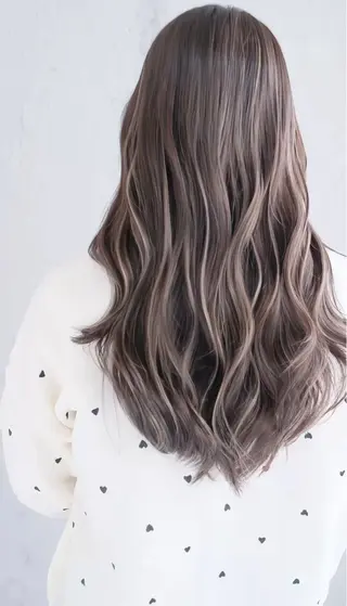セミロング カラー Mariana/ 鶴原-ハイライトのヘアスタイル