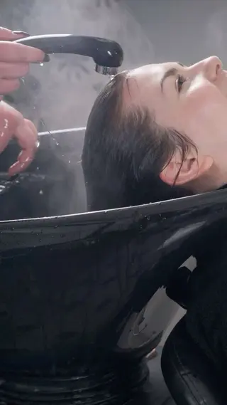 ミディアム ヤノ ナオミのヘアスタイル