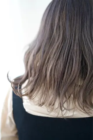 セミロング カラー fio マナミのヘアスタイル