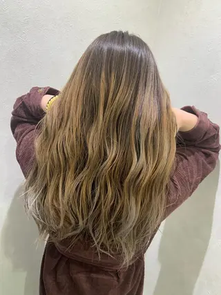 ロング カラー パーマ ヘアアレンジ ハイトーンカラー🤍 山下 優華のヘアスタイル