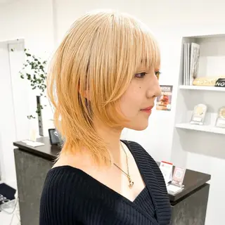 ミディアム カラー ハイトーン/ウルフ/ レイヤー/Asukaのヘアスタイル