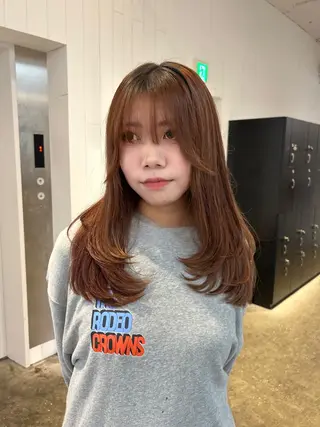 ロング エミリ / オリーブカラーのヘアスタイル