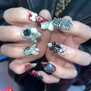 ネイル Mariris所属・ᗷᗩᑎSᗩ ᑎᗩIᒪ ՏᗩᒪOᑎのネイルデザイン