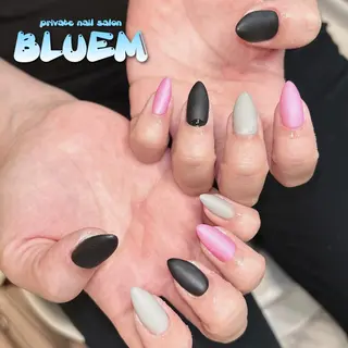 ネイル BLUEM なな🐶のネイルデザイン