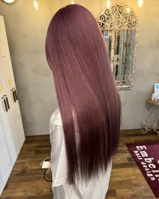 ロング カラー 赤みなしオリーブ ハイトーン×レイヤーのヘアスタイル