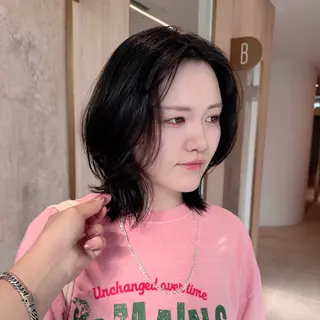 ミディアム foto所属・𝐁𝐋𝐔𝐄𝐓 /カット特化/新宿のヘアスタイル