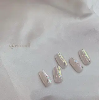 ネイル 𝘙𝘪𝘰𝘯𝘢 ...🕯🤍のネイルデザイン