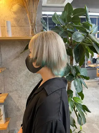 ショート カラー ハイトーンカラ ー/小川のヘアスタイル