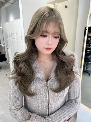 ロング maya レイヤーカットのヘアスタイル