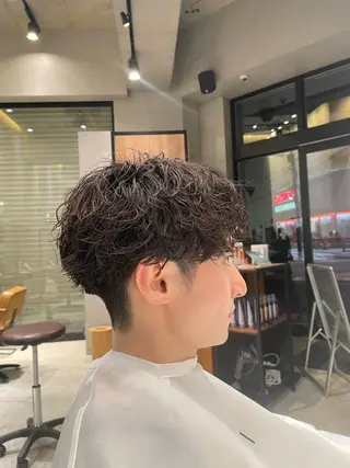 ショート パーマ メンズ ユウ🪄 パーマ指名No1のヘアスタイル