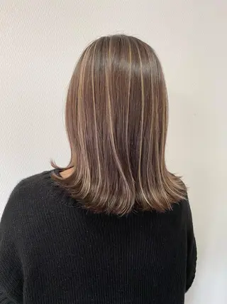 ミディアム 山本 茉希のヘアスタイル