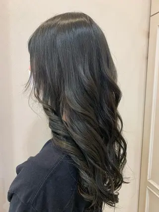 ロング カラー 岩本 菖のヘアスタイル
