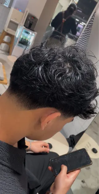 ショート パーマ メンズ フェードカット/メン ズパーマ/森巧真のヘアスタイル