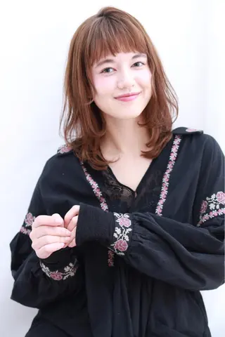ミディアム カラー 齋藤 咲のヘアスタイル