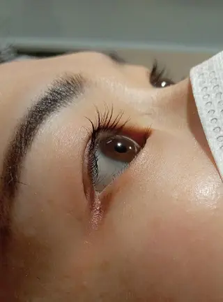 マツエク・マツパ ひな ALBA🐰三鷹のヘアスタイル