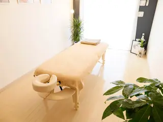 学生向けケア| 肩こり・姿勢・小顔✨のエステ・リラクイメージ