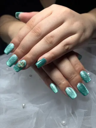 ネイル 三本 綾奈のネイルデザイン