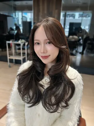 ロング 🎀大竹美侑／顔まわ りカット／レイヤーのヘアスタイル