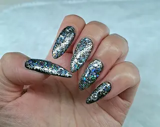 ネイル KURONOSUHAIRDESIGN所属・岡林 えりのネイルデザイン