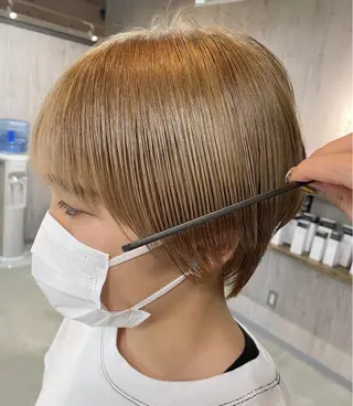 ショート カラー GiseL アンリのヘアスタイル