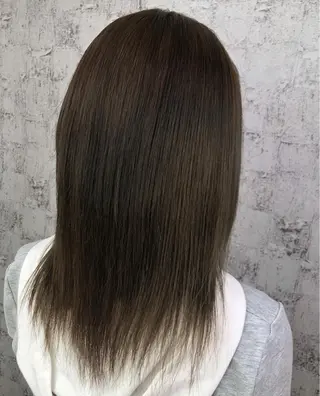 ミディアム カラー ベージュ/インナー カラー🤍Rieのヘアスタイル