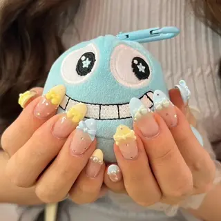 ネイル 𝑟𝑖𝑠𝑎 🕯‎🤍のネイルデザイン