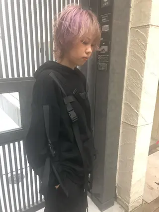 ショート カラー ウルフカット／吉村 桃子のヘアスタイル