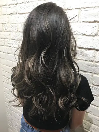 ロング カラー UMEDA FIGAROのヘアスタイル