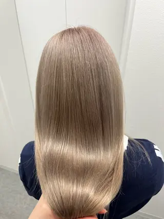 カラー ユイ☆ハイトーン ☆ブリーチデザインのヘアスタイル