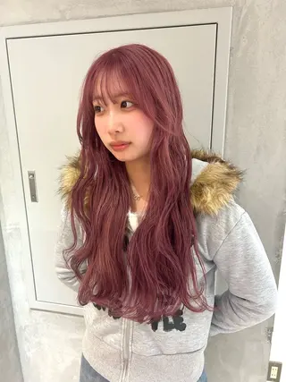 ロング Ann/ベージュ /ミルクティーのヘアスタイル