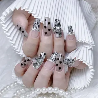 ネイル RAFFINE 月🦋🩵のネイルデザイン