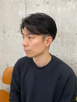 ショート メンズ センターパート/ニ ュアンスパーマのヘアスタイル