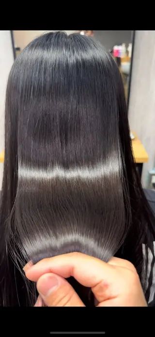 ロング lafit 侑莉人のヘアスタイル