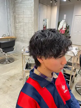 パーマ メンズ 小林 崇雅　ダウンパーマのヘアスタイル