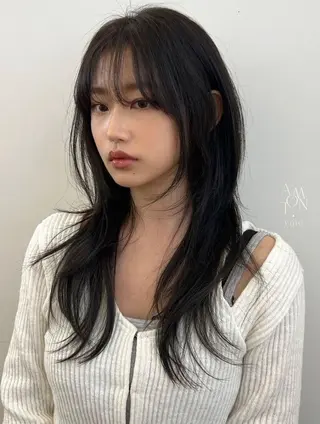 ロング 愛瑠奈 erunaのヘアスタイル
