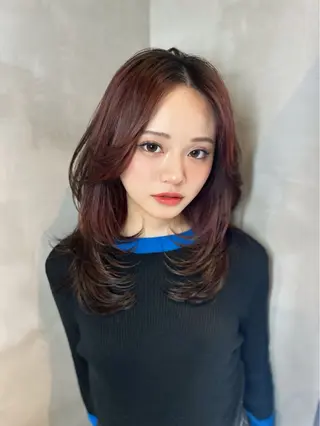 セミロング カラー レイヤーカット 透明感カラーのヘアスタイル
