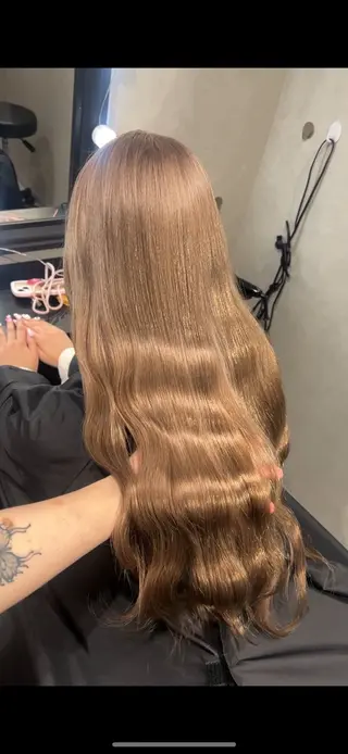 カラー i.+OSAKA所属・【大阪】縮毛矯正×ハ イトーン✨のヘアスタイル