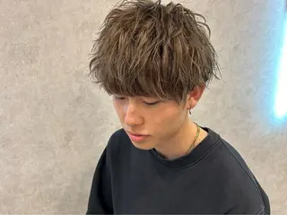 ショート メンズ QUON.伊勢崎店所属・ブリーチ＆ハイトーン 歌 心のヘアスタイル