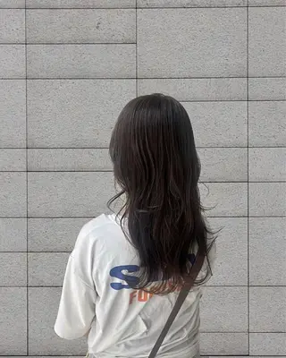 ロング カラー ayano / 透明感・くすみカラーのヘアスタイル