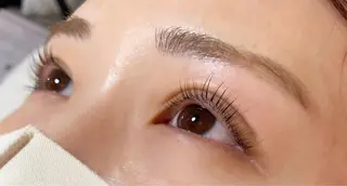 マツエク・マツパ SHE. hairdesignのヘアスタイル