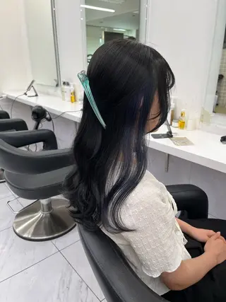 セミロング 寒色＆ブリーチ特化 寒色MiOのヘアスタイル