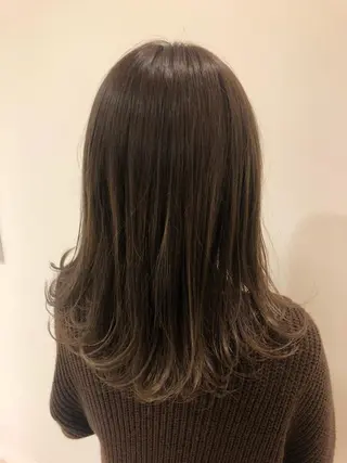 セミロング カラー 似合わせ.ﾍｱｾｯﾄ 得意🌹井上美沙のヘアスタイル